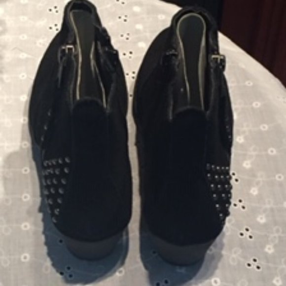 White Mountain Booties - size 5 M - Picture 5 of 5